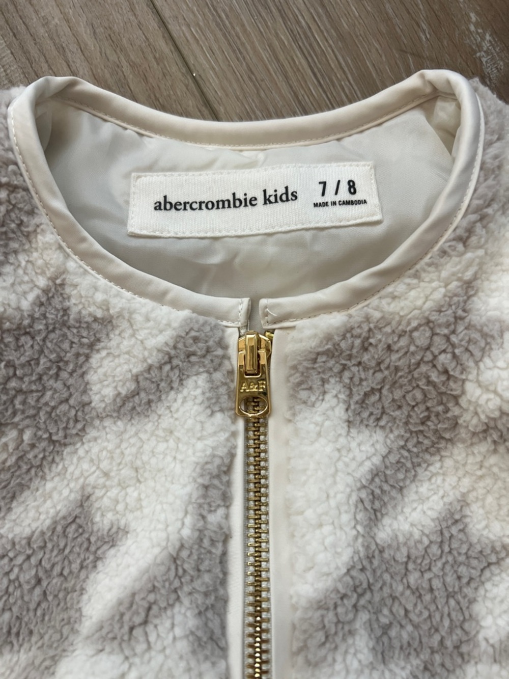 abercrombie kids Cream & Taupe Houndstooth Fleece Zip Jacket - Picture 2 of 3